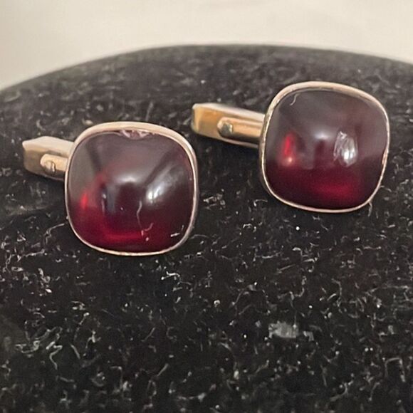 RARE Vintage 1950 MCM Swank antique brass domed red lucite whale back cuff links - Picture 3 of 16